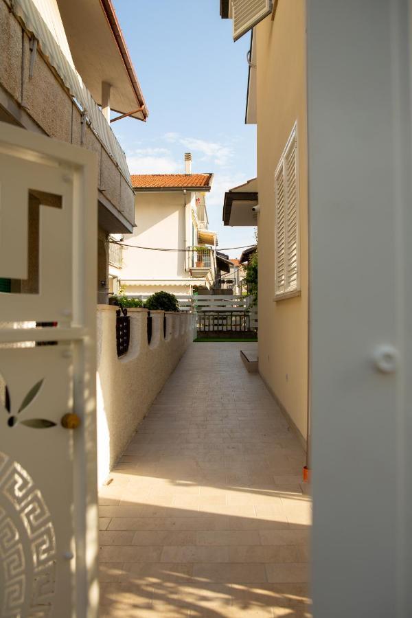 Aria Di Sale Bed and Breakfast Martinsicuro Exteriör bild