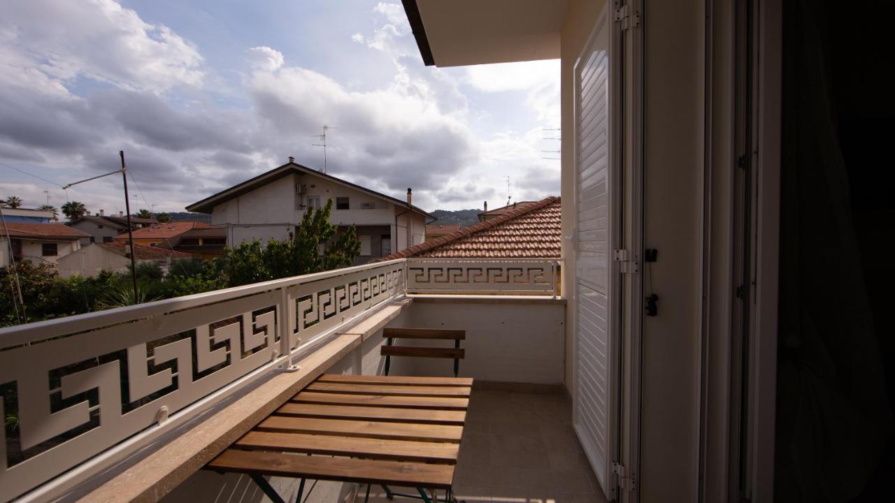 Aria Di Sale Bed and Breakfast Martinsicuro Exteriör bild